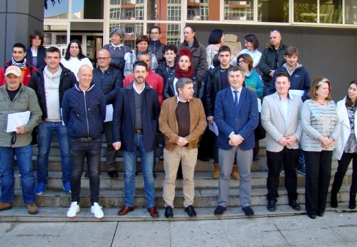 Os alumnos dos Obradoiros de Emprego de Ribeira e Porto do Son, financiados pola Xunta de Galicia, reciben os seus diplomas